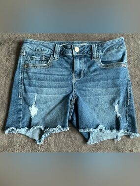 Seven7 Denim Shorts - Color: Cameo Blue - Distressed with Raw Frayed Hem